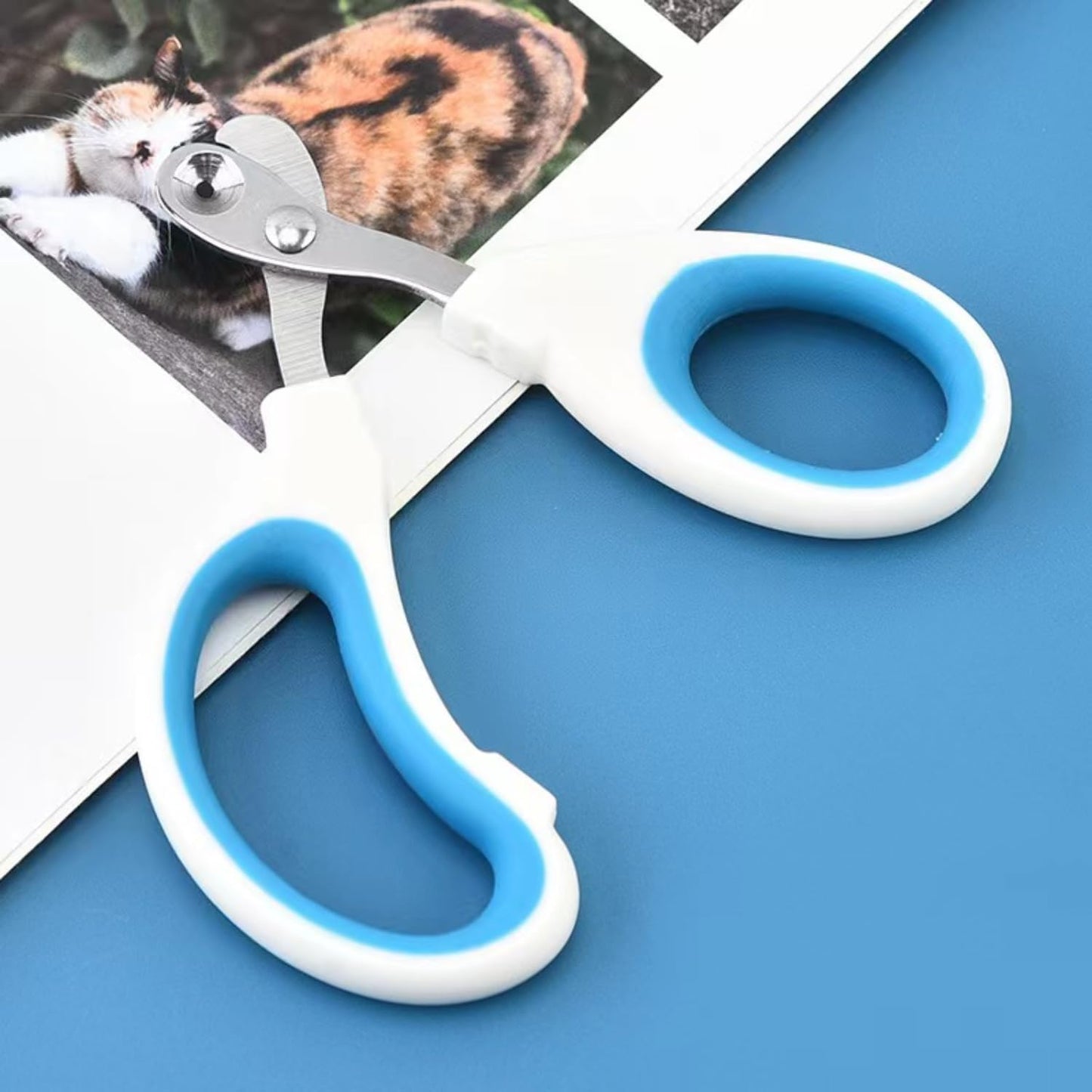 Cat Nail Clippers with Circular Cut Hole – Sharp Angled Blade Paw Trimmer for Safe Grooming